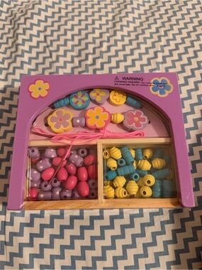 Melissa & Doug Purple Flower Bead Lacing Set with Pink, Yellow, Blue Beads